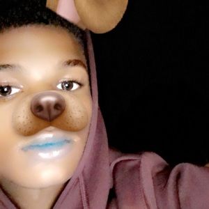 Meet your Posher, Emmanuel